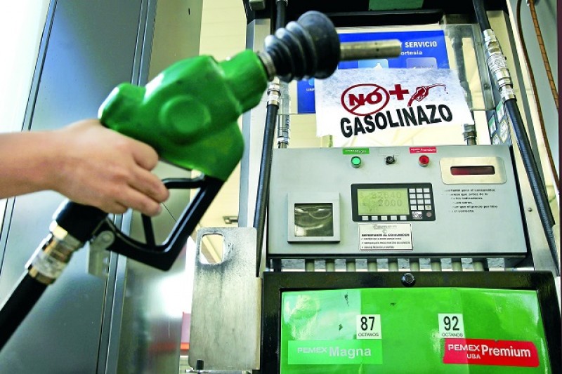 Posponen dos semanas el "gasolinazo"