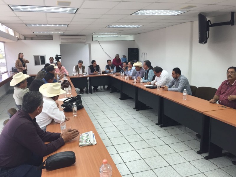 Acuerdan productores guardar el frijol en espera de mejores precios