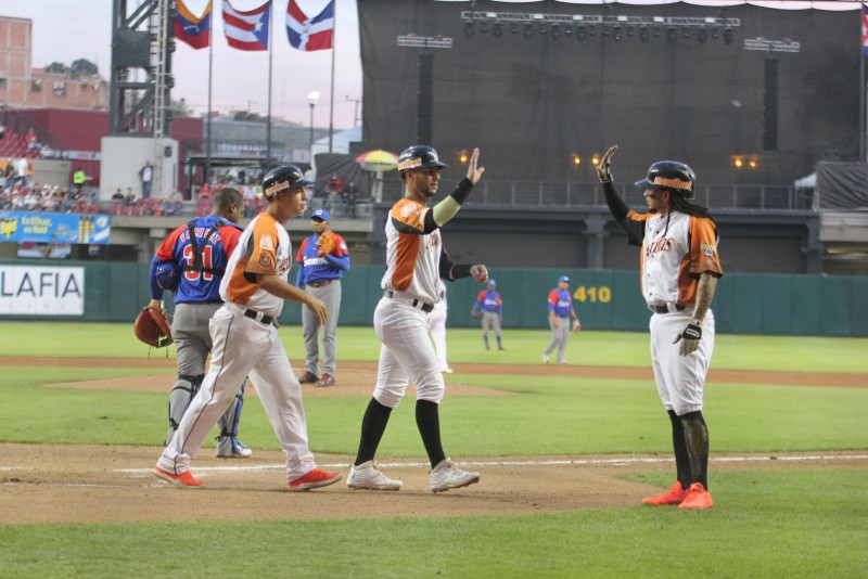 Venezuela quita el invicto a Cuba en la Serie del Caribe