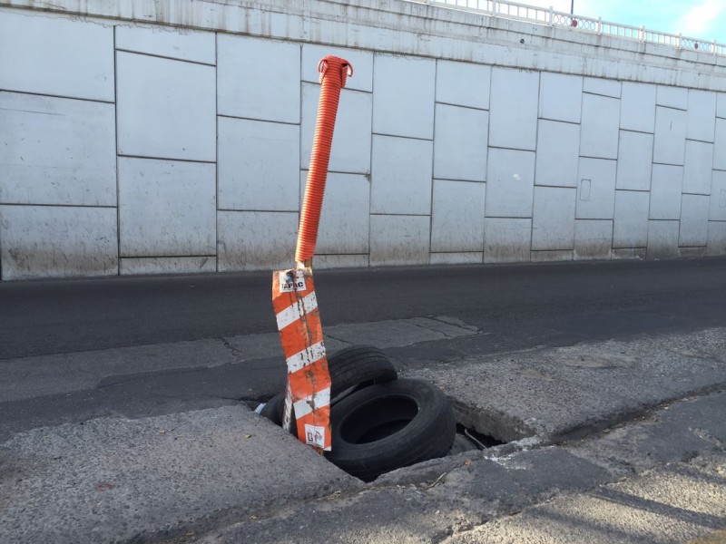 Siguen sin arreglar alcantarilla por la gaza derecha del Puente Gas Valle
