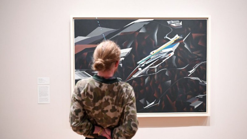 El MoMA expone obra de artista sin acceso al país