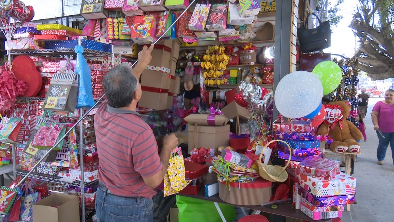 Se preparan comerciantes para el dia del amor