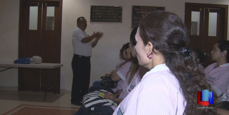 Capacitan a civiles en primeros auxilios