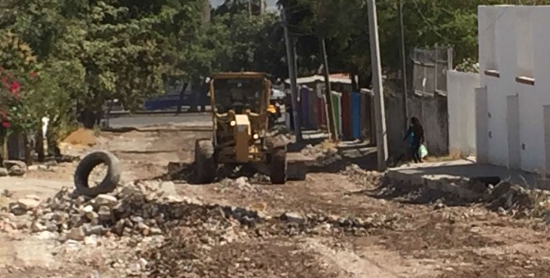 Por fin raspan  la calle Sauce en la Rafael Buelna