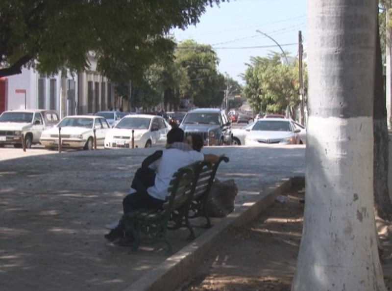 Enamorados aprovechan el día para demostrar afecto