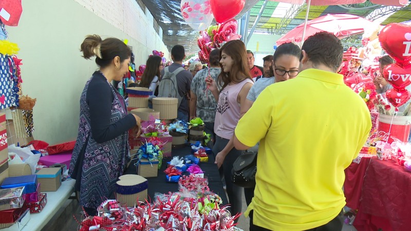 Mucho amor este 14 de febrero en el comercio