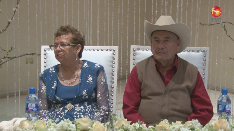 Formalizan su unión 374 parejas de Cajeme
