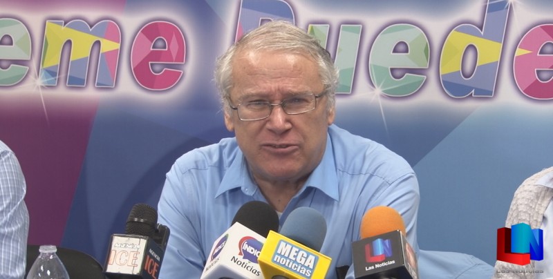 Pide conferencista disminuir número de Senadores