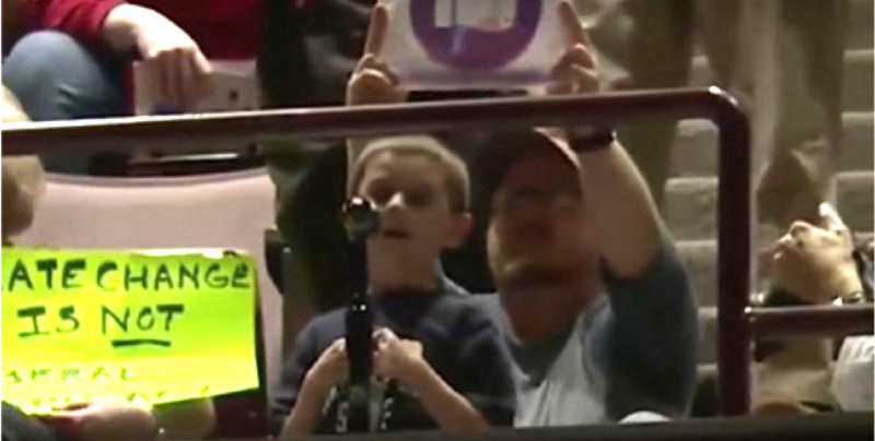 #Video Niño defiende a mexicanos de Donald Trump