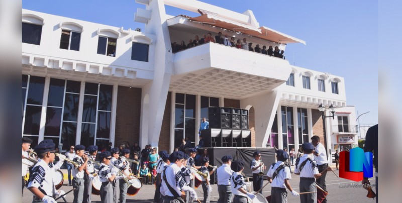 Desfilaron por la Bandera en Navojoa
