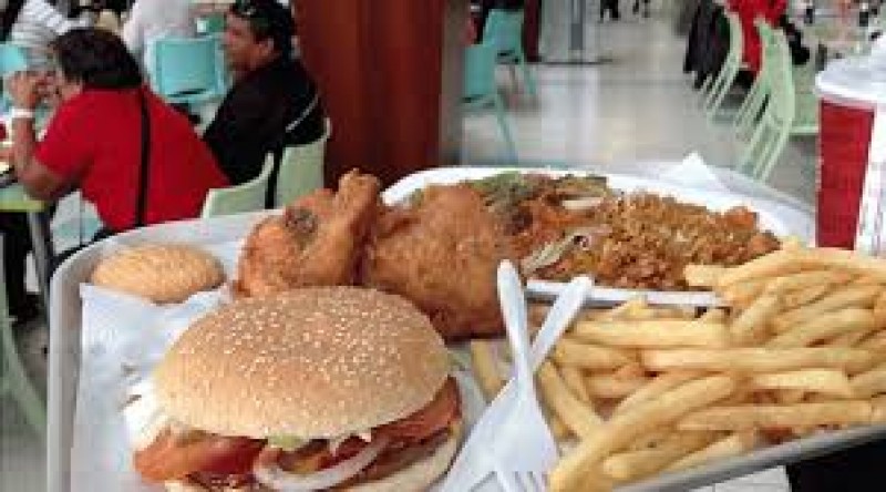 Nuevas generaciones consumen más comida rápida