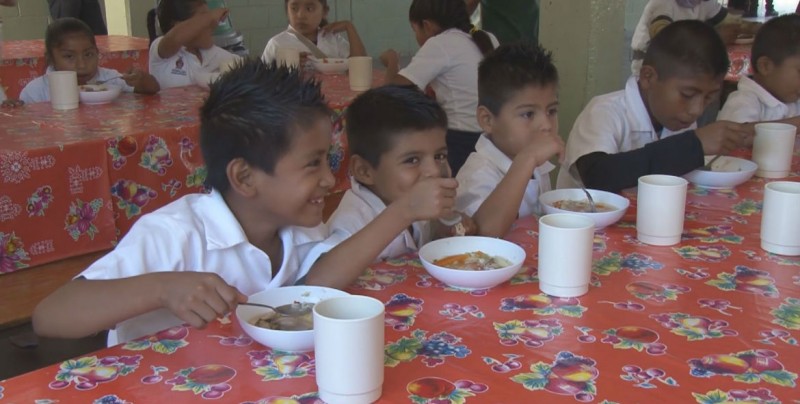 Alumnos de escuelas de tiempo completo con mejores promedios