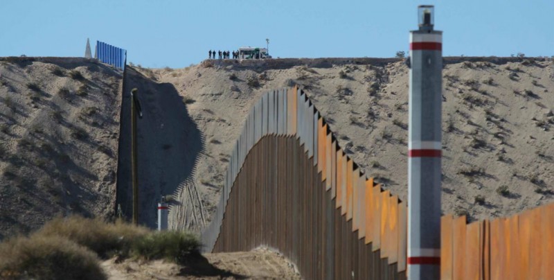 375 compañías quieren hacer el muro