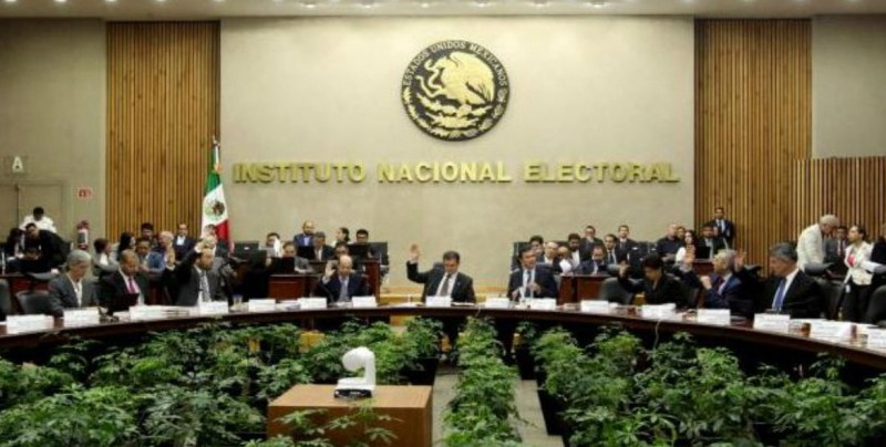 Tribunal impide baja de sueldos en INE