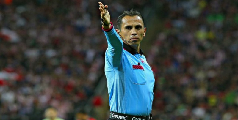 Cuarteta arbitral se retira del "pirata" Fuente y no habra juego