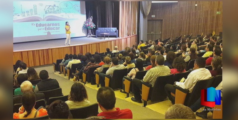 Escucharon padres diversas maneras de educar a sus hijos