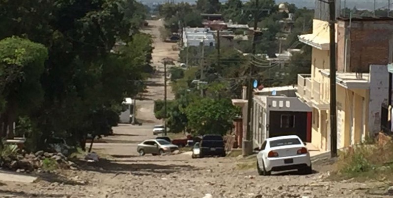 Urge una raspadita a la calle Berlanga en la Díaz Ordaz