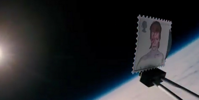 Lanzan al espacio sellos postales de David Bowie