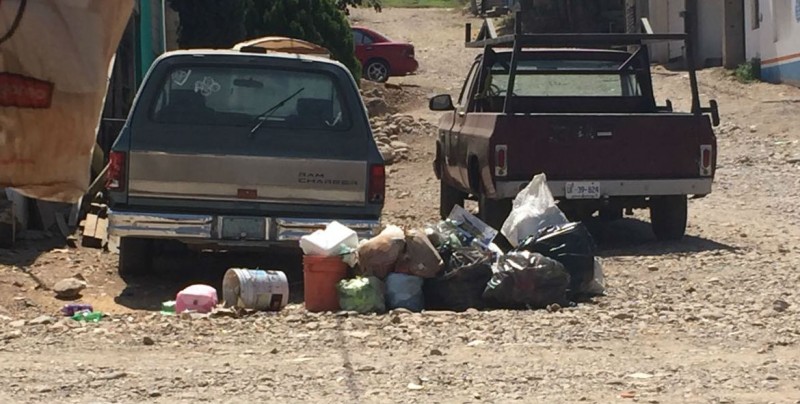 Calle  Municipalismo fea y con mucha basura