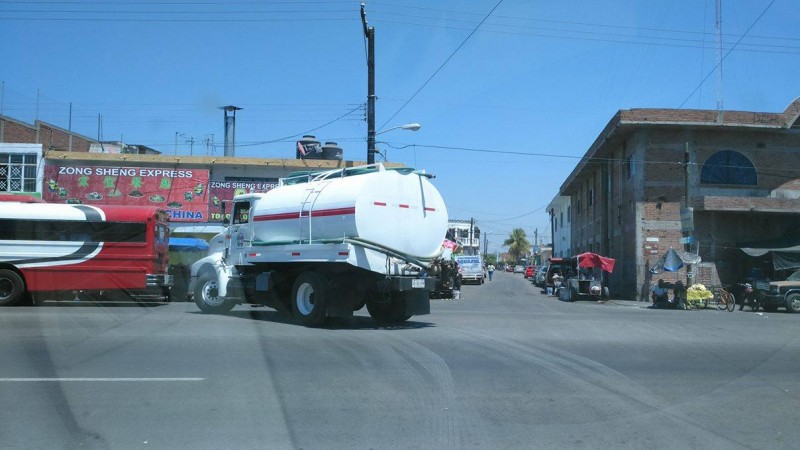 Se abastecen de agua con pipas | Sinaloa | Noticias | TVP | TVPACIFICO.MX