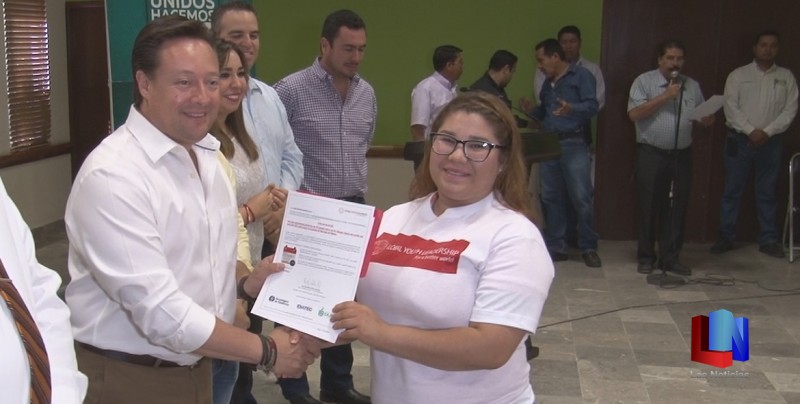 Entrega EXATEC y Alcalde 40 becas