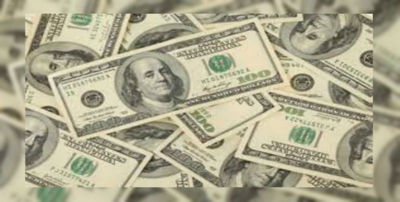 En el AICM el dólar en 18.21 pesos