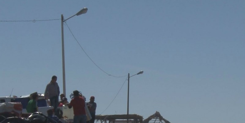 Instalan lámparas en Playa de Ponce