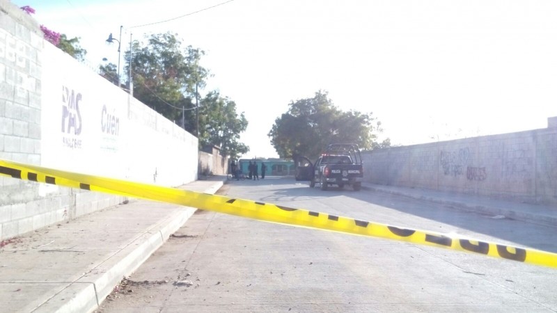 Tiran en medio de la calle el cuerpo sin vida de un  hombre este viernes santo