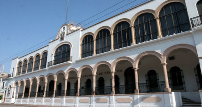 Compromiso de CONACyT con dar de altas becas pendientes