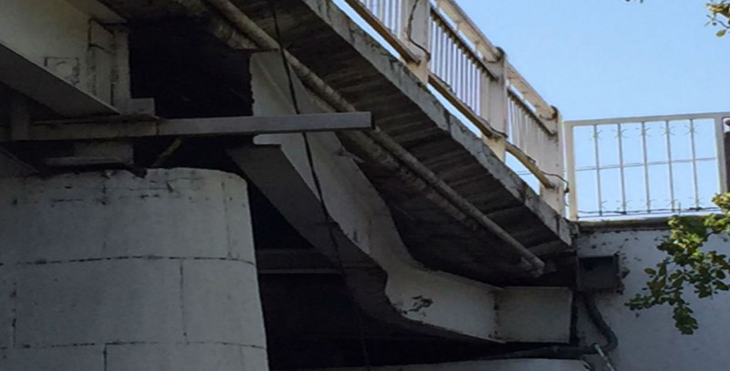 No representa peligro viga dañada en el Puente Hidalgo