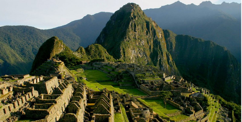 Expulsan extranjeros en Perú por pintas en Cuzco