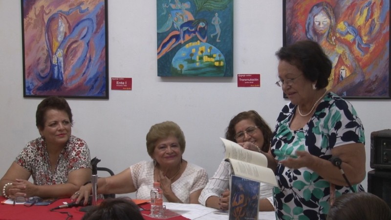 Presentan el libro Presagio de Deanna Gamboa