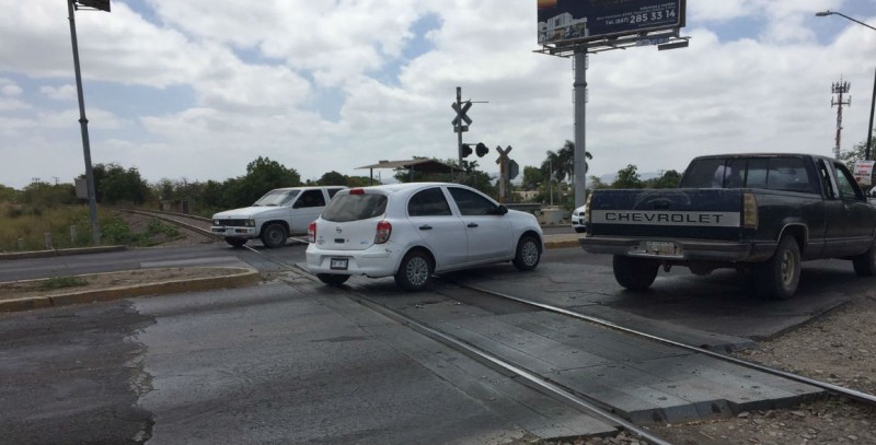 Rellenan hoyo, ante la falta de viga por tramo en Villas del Río