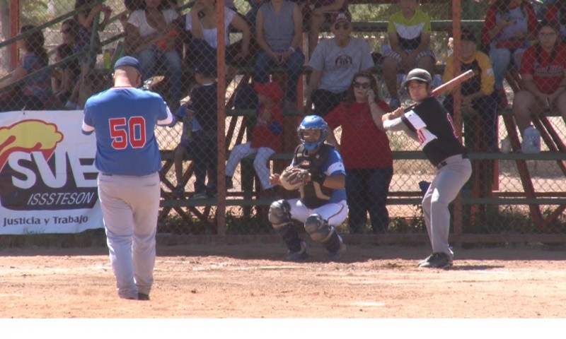 Participan Doctores y enfermeros en Softbol Estatal