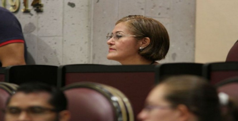Regresa a su curul la Diputada Eva Cadena, tras videoescándalos