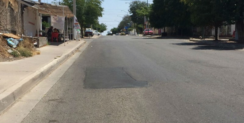 Arreglan bache en la Libertad