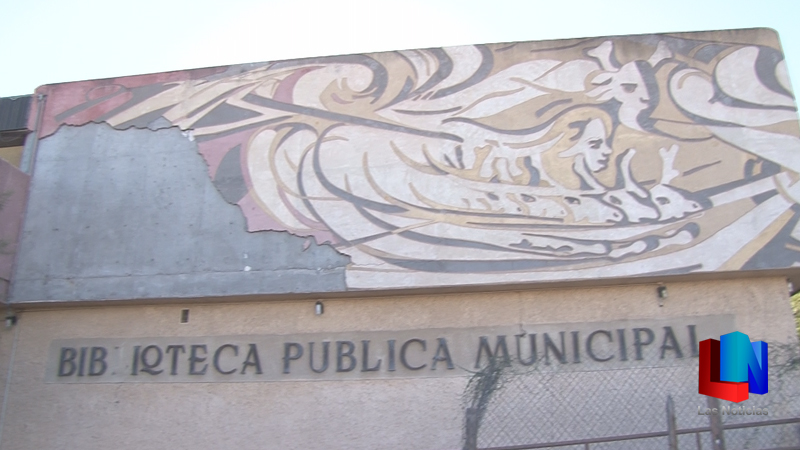Más notorio el deterioro del mural de la Biblioteca