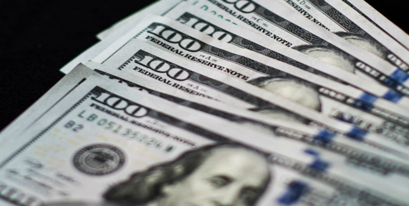 Dólar cierra al alza, se vende en bancos en 19.03 pesos