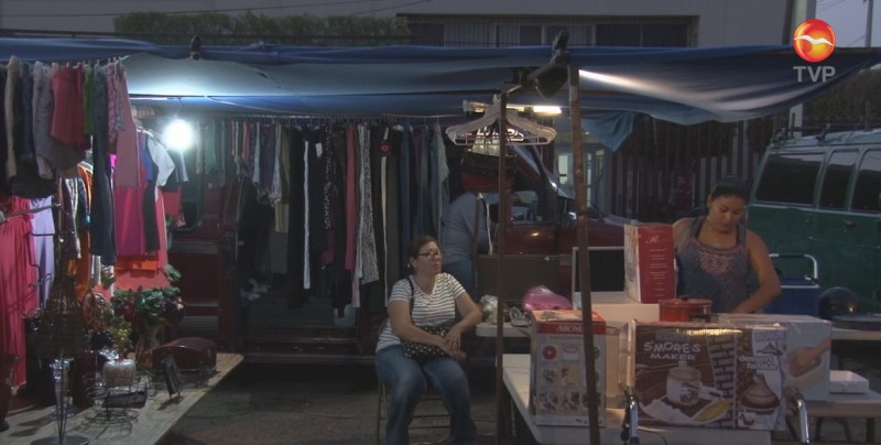 Cada día más familias salen a vender en los tianguis
