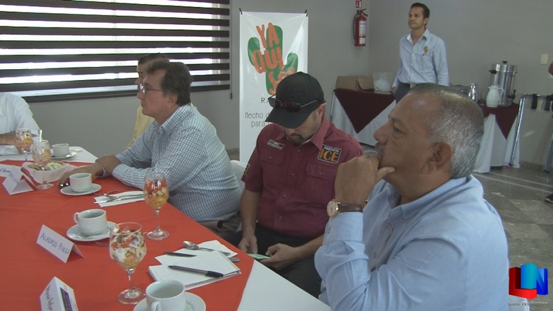 Participan periodistas en foro ciudadano