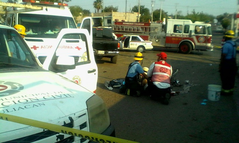 Motociclista choca y muere