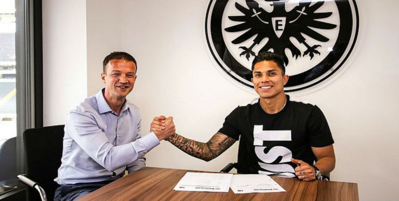 Carlos Salcedo pasa al Eintranch Frankfurt