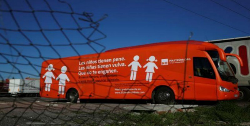 Llega a México el autobús antidiversidad