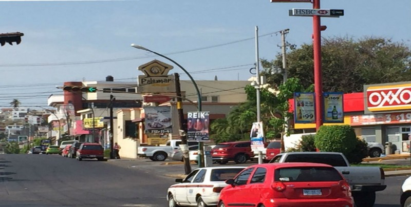 Confusión de semáforos en la calle Bravo y Ciudades Hermanas