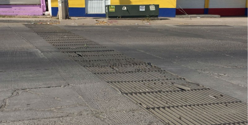 Peligro, alcantarillas salidas en Prados de la Conquista