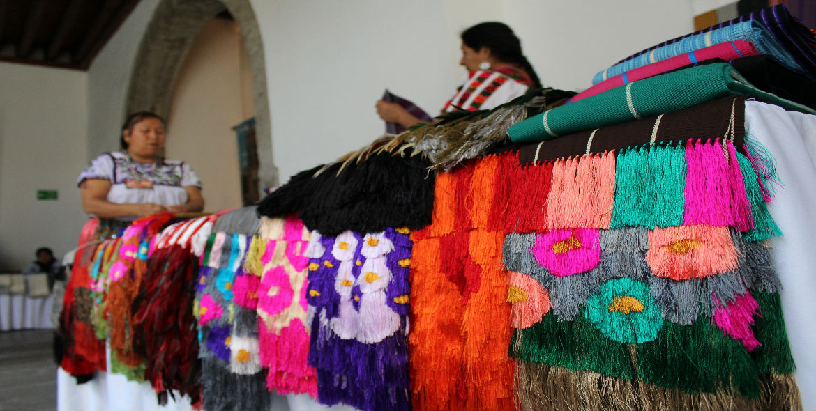 Artesanos Mexicanos convocados al concurso de rebozo