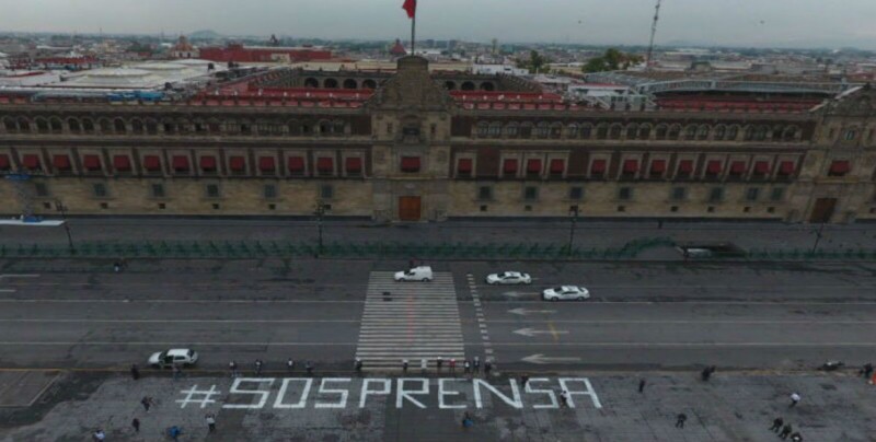 Periodistas protestan frente a Palacio Nacional por agresiones
