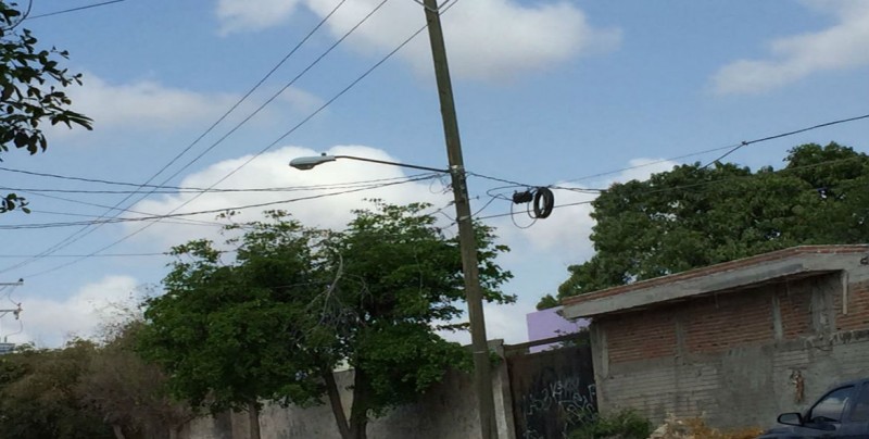 Sin prender las lámparas en colonia Libertad