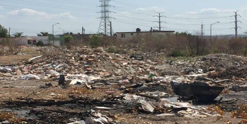 Piden a las Autoridades limpieza de lote baldío en Antonio Nakayama