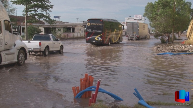Inundada la calle Jalisco después de la Lluvia